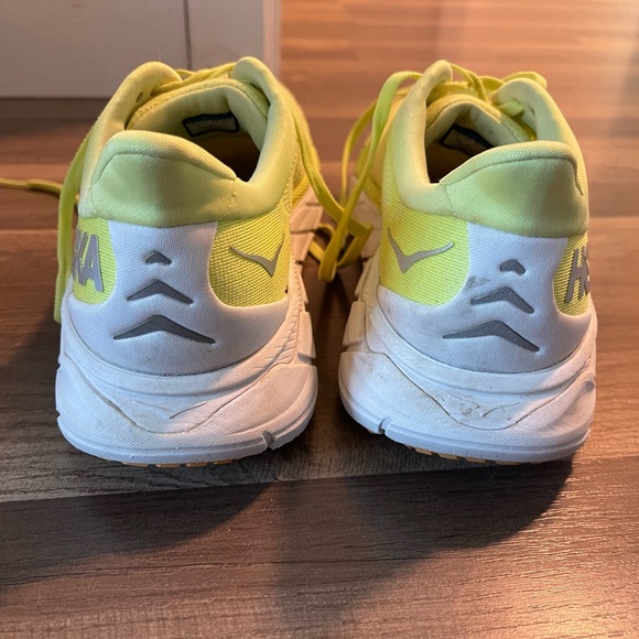 Hoka one one women’s arahi 6 running sneakers - Picture 7 of 10